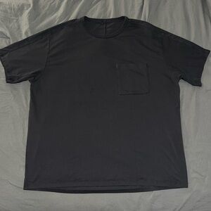 Lululemon Men’s Chest Pocket Relaxed Fit T-Shirt - Size Large Grey